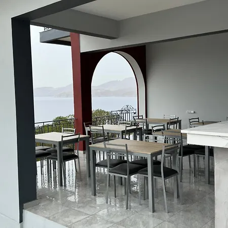 Kaloniki & Bed & Breakfast 3*