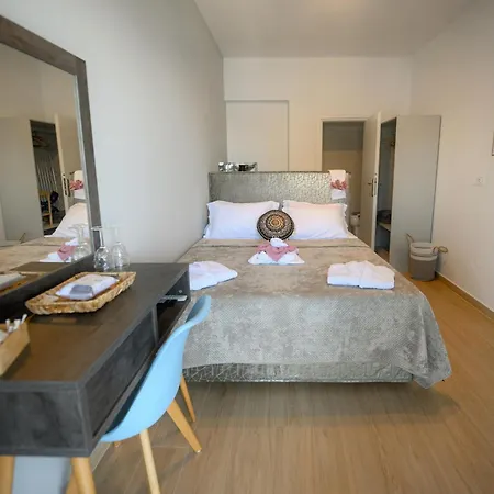 Kaloniki & Couette-café Massouri